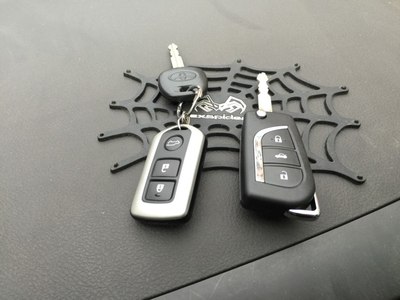 我就想知道2015款汉兰达车钥匙是什么样?