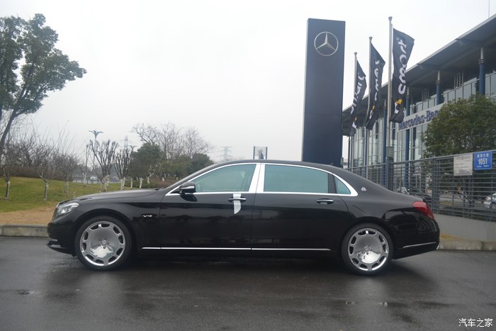 为追求最完美全新奔驰迈巴赫s600实拍图片分享