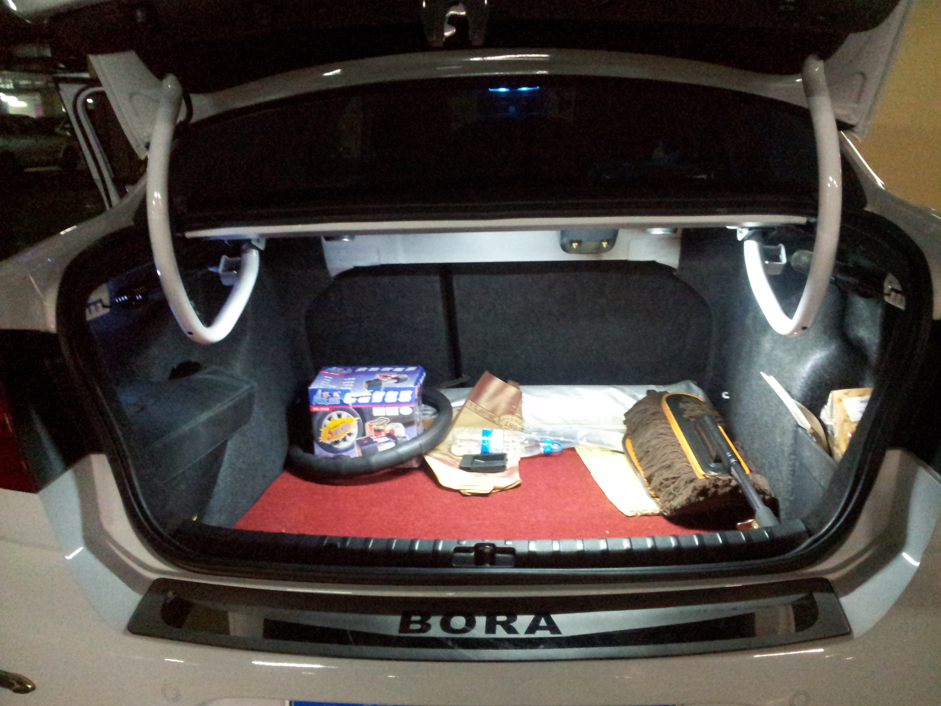 自己做了个led后备箱灯