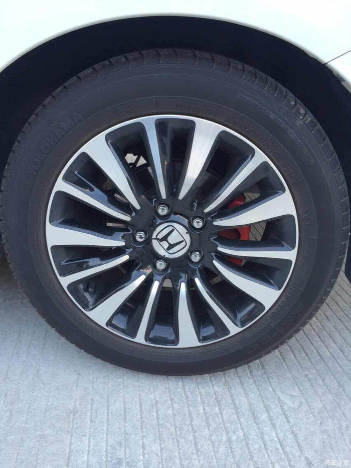 借此坛出售本田凌派轮廓轮胎205×55×16价格1800