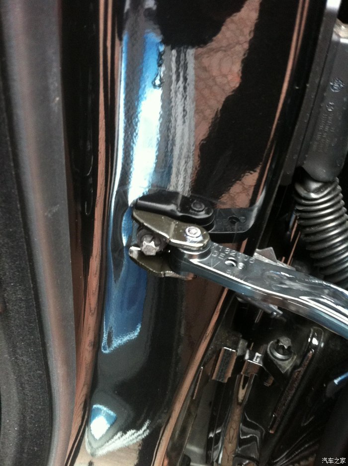 【图】宝马5系前门铰链片铁皮很薄!_宝马5系论坛_汽车之家论坛