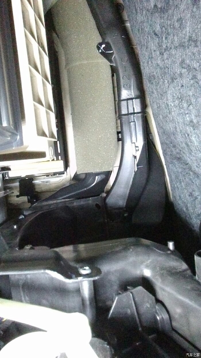 拍了照片大家看看空调滤在哪里