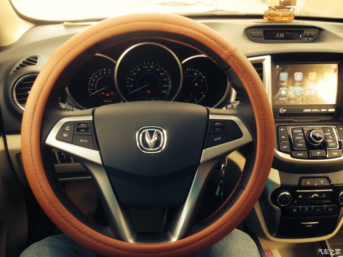 方向盘右偏5度,不过不影响驾驶,看到好多车友都有这问题啊,唉!