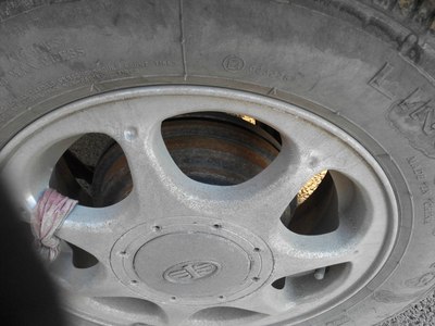 一年多的 夏利n3 车轱辘怎么上锈啦 不是铝合金的吗?