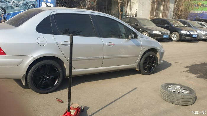 307改装标致408的17寸轮毂