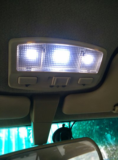 加装的前阅读灯总成,全部led光源,老婆再也不用担心我找不着东西了
