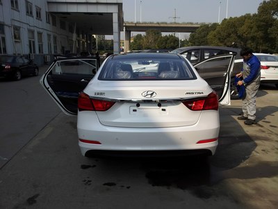 名图1.8l智能提车,后视完美不破线,导航安装作业