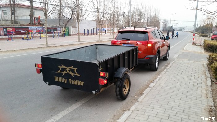 拖斗是美标的插口,我的拖车线束是欧规13针的,用了跟转接线完美连接