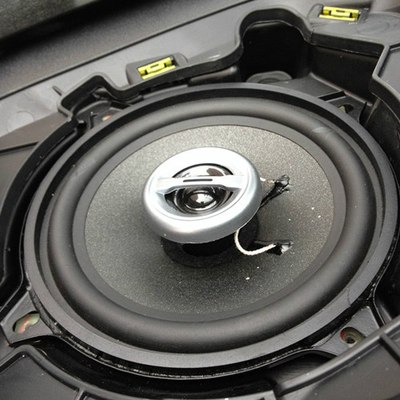 全新爱丽舍更换音响喇叭