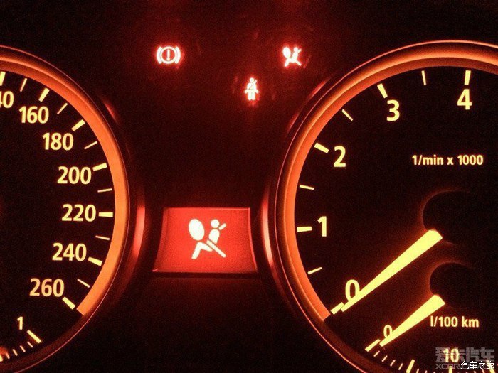 请老林帮忙解释下副驾驶气囊灯老跳出来怎么回事