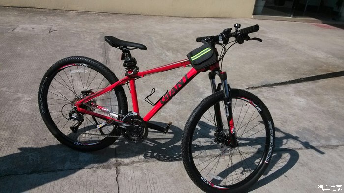 捷安特atx835,配置不说了,快过年了,所以选了辆红色的比较喜庆,大家