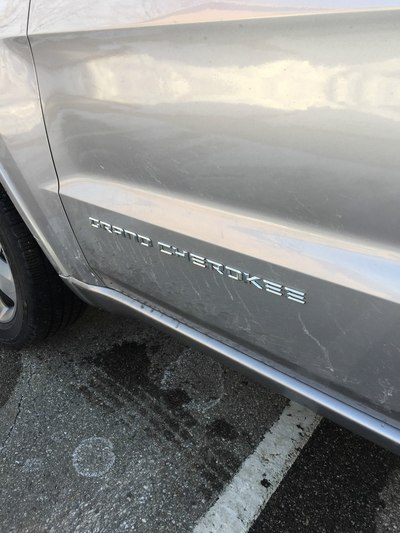 车侧面前几天雪车那么干净