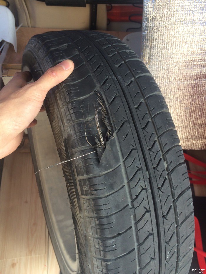2w2,今天国道50速,爆胎,纹还很新呀,是出厂的质量问题吗