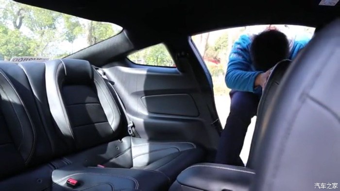 新车评网试驾全新福特野马截图有后排空间后转向灯