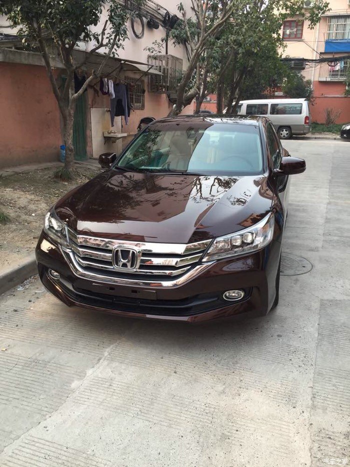 第二辆雅阁24豪华琥珀金.