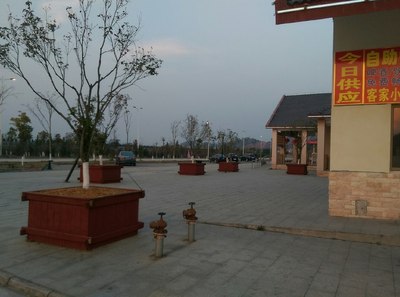 济广高速瑞金服务区,我一开始以为已经被荒废了呢.