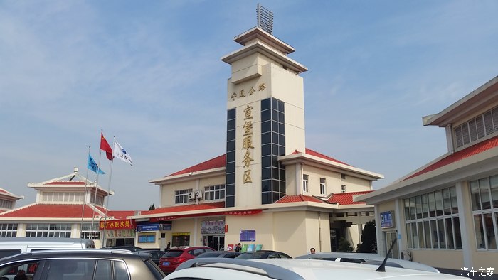 上海加满油走京沪高速,到宣堡服务站再加满油,那里离淮安还有200公里