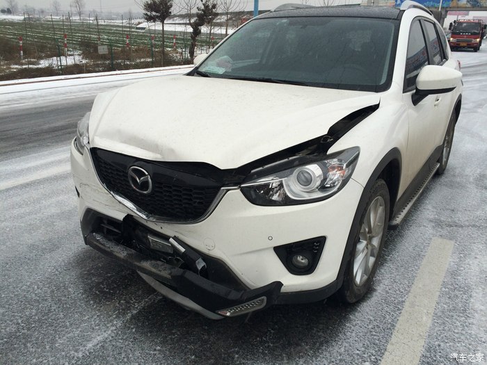 雪天行车安全第一,杠5追尾记