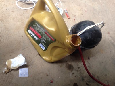 自己用自制抽油机换机油