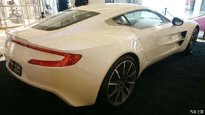 偶遇阿斯顿马丁one 77