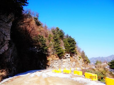 進灃峪口越秦嶺頂觀分水嶺賞王鎖巖瞻望日石灃峪景區遊記