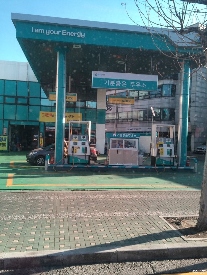 有几个不同品牌的加油站竞争,都是私企~!这个是gs