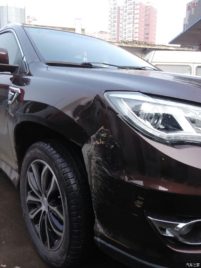 心疼的很,撞墙了