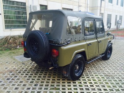 三角门快拆蓬接缝处白色透明胶脱落,现在逢下雨就渗水进来漏到车里!