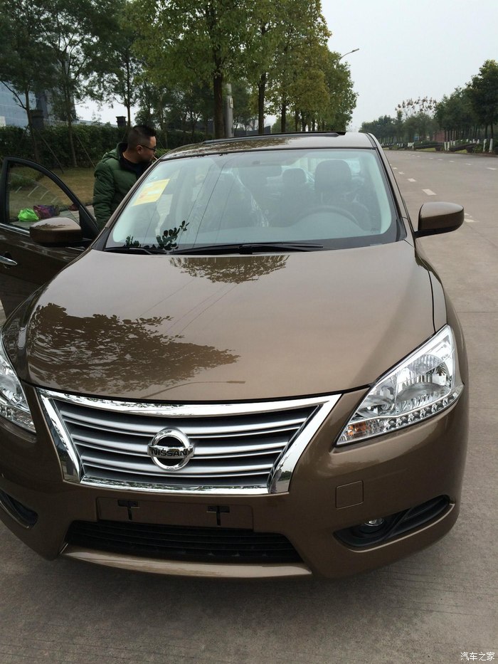 2014款新轩逸钛古金购车使用爱它就的包容它