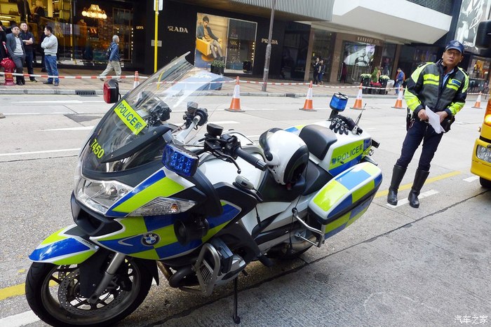 1053好像是香港警察的铁骑.