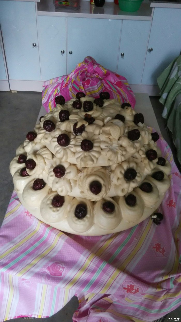 婆婆家是城北,这么近没想到风俗不一样,那里流行结婚第一年要送大花糕
