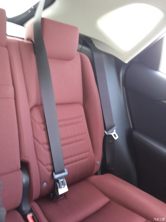 【图】后排安全带的设计感觉很奇怪_雷克萨斯nx论坛_汽车之家论坛