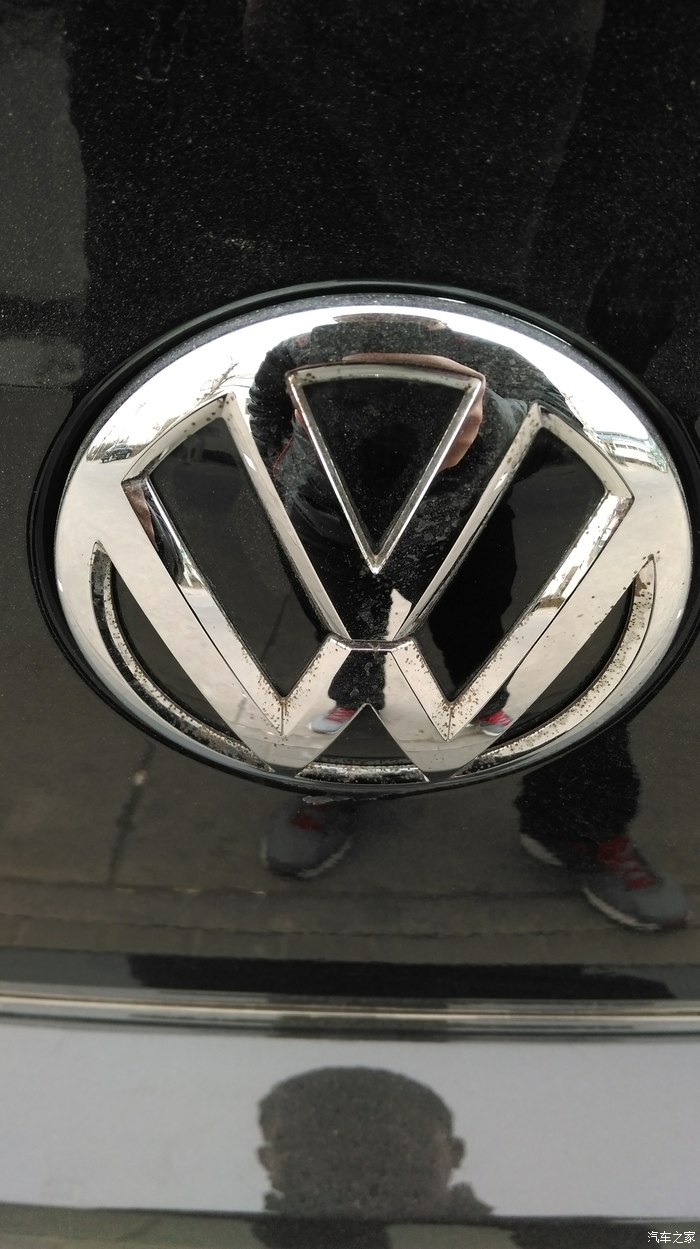 2014款新宝来车标生锈了