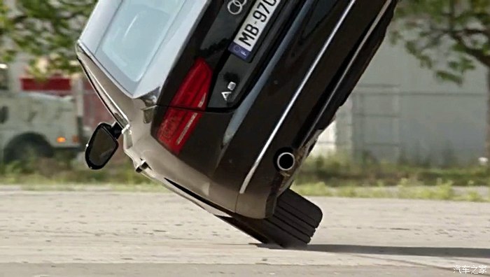 电影中的奥迪a8 --非常人贩 第一季(注意,不是电影是电视剧)