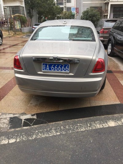 合肥发现一辆古思特,车牌掉渣天.