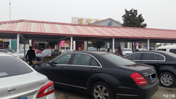 30,漯河服务区,午饭,车巨多