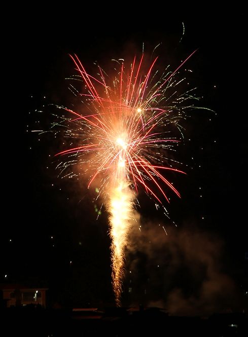 元宵节送点烟花大家欣赏欣赏