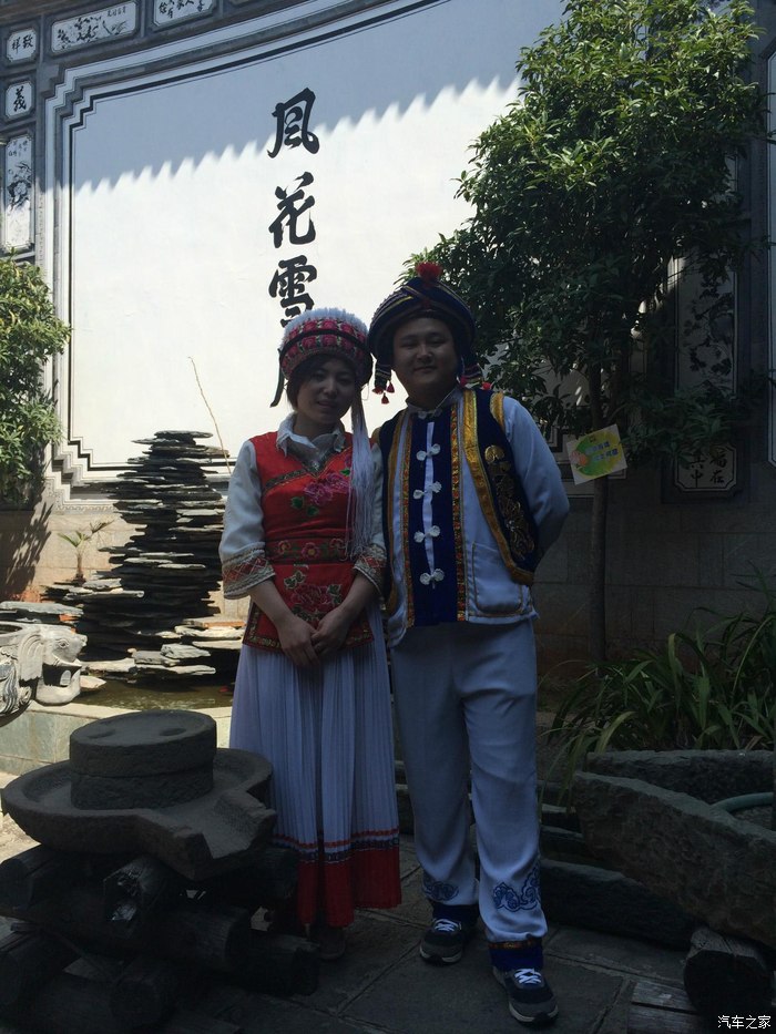 白族衣服一套10块不限时间,金花姐和阿鹏哥.