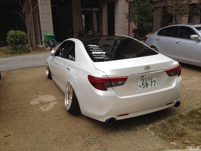 小区看到一台挂日本车牌的锐志,八字脚,能行驶么?