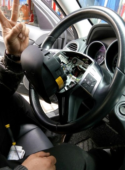 奔驰w204换运动方向盘作业,直播中
