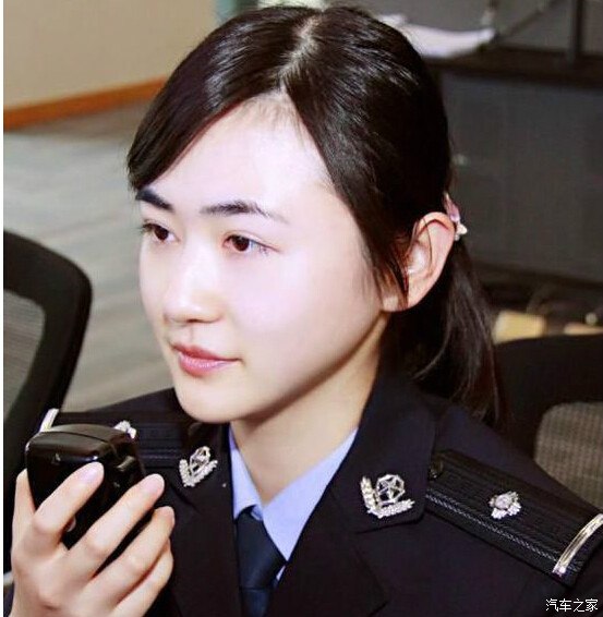 苏州女警花靓爆了你们的口水一定是长江之水天际流