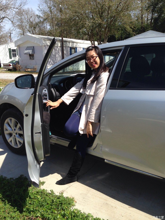 看到其他论坛n多人晒媳妇,俺也来一个媳妇当车模之楼兰版.