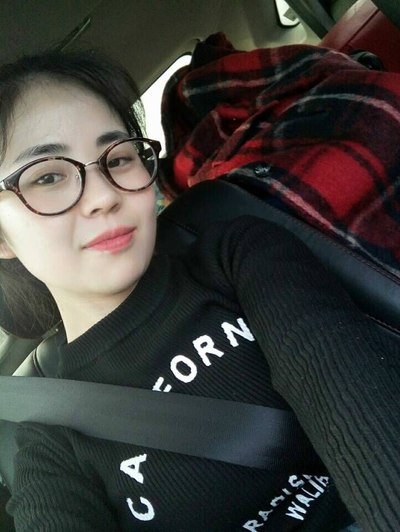 我们在服务区稍作休息老婆戴眼镜样子萌萌我戏称萌版哈利波特