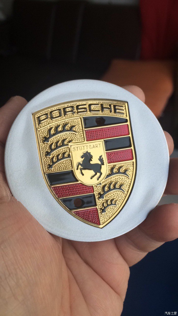 保时捷macan彩色车标到货!车未到,配件已达!