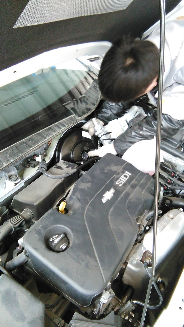 成功更换刹车真空助力泵作业