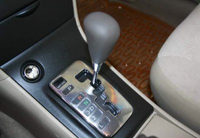 花冠自动档上的d挡,2档,l档有什么差别?什么时候能用得上?