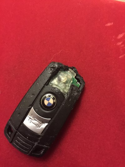 我的车钥匙被狗咬烂了求助