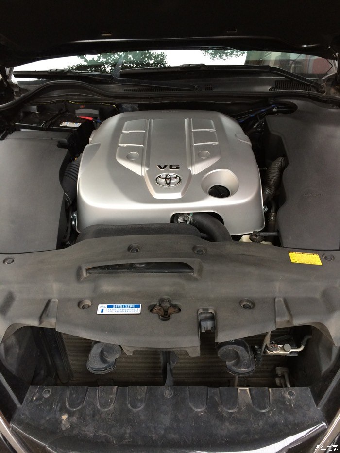 新皇冠外形很酷,打开机舱一看,不咋地