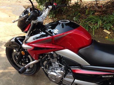 gw250炫动版,红黑配色真是好看啊,口水一地.