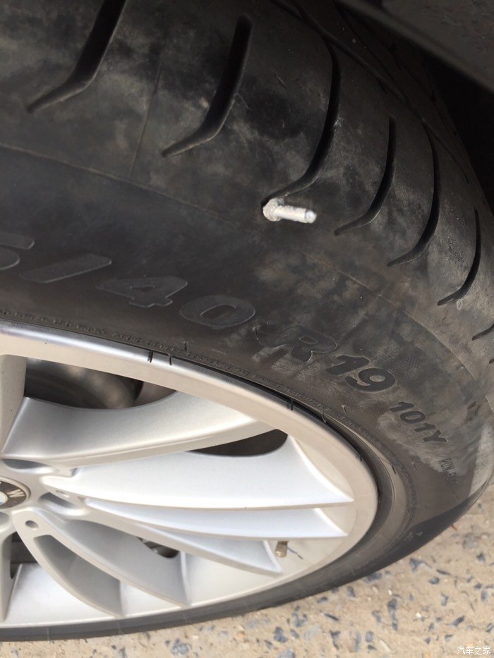 防爆胎车胎扎了一个钉,我是换胎还是补?